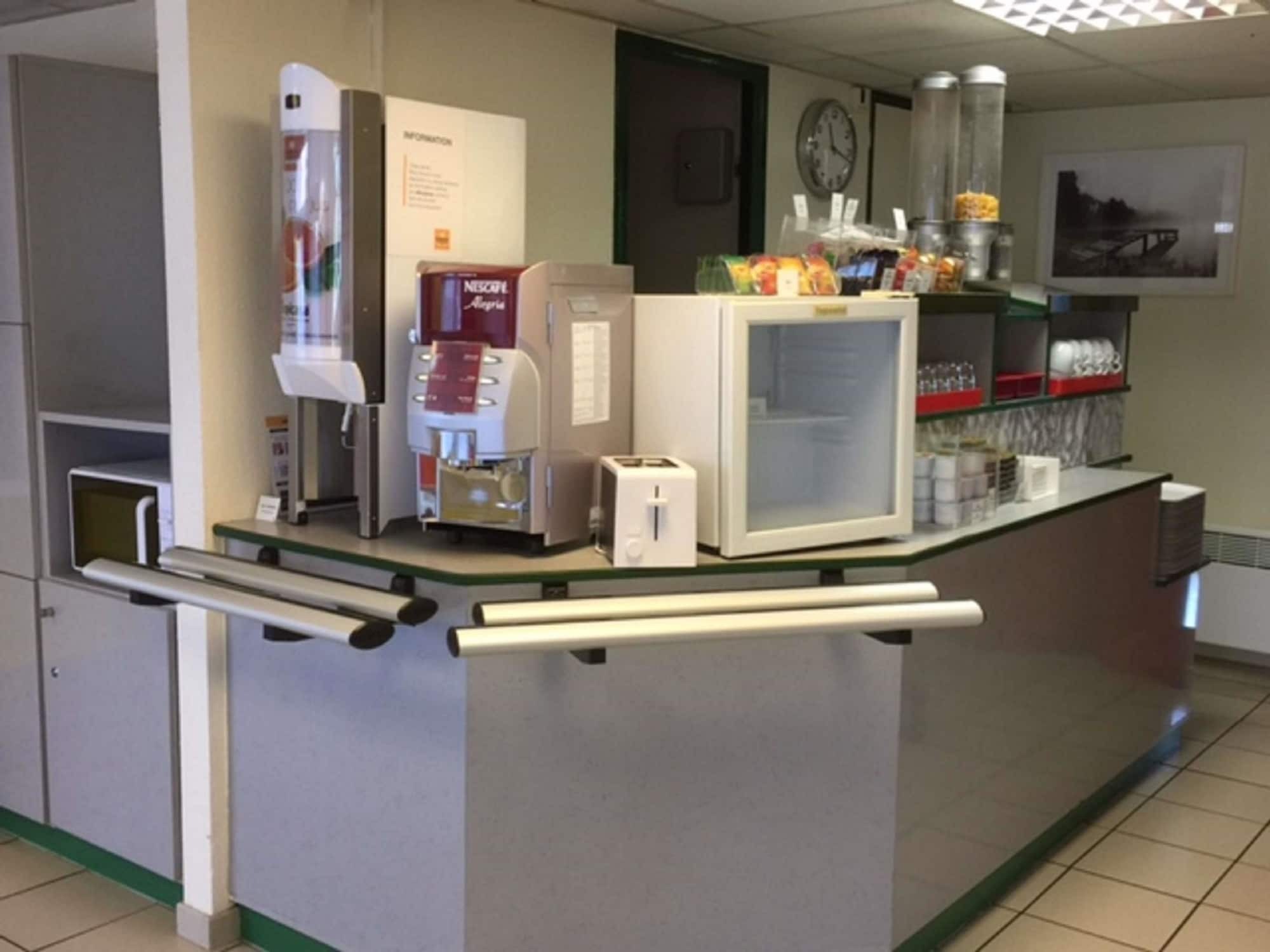 Premiere Classe Niort Est La Creche Esterno foto